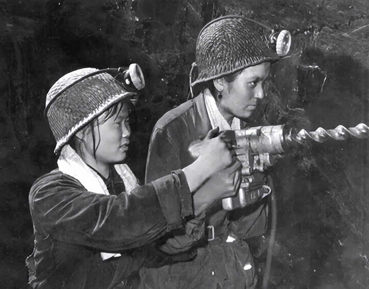 1991年,河南大娘发现胎记女尸,20岁美女落网,枪决前露神秘微笑_任雪_曹琳琳_女孩