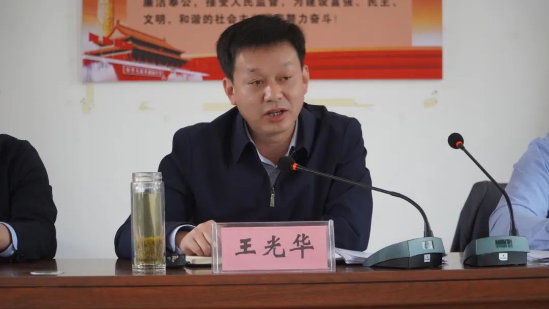 会上,教育局,卫健局,铁路办,人保财险等单位通报了2021年专项工作考核