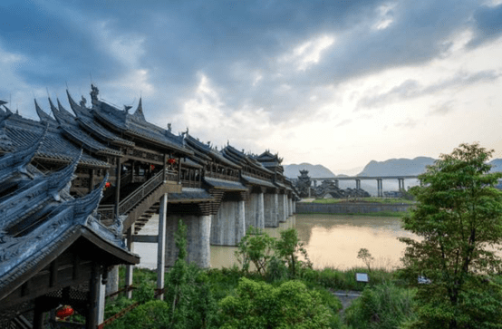 重庆最繁华古镇，屹立4000年丝毫未变，亚洲最长廊桥坐落于此