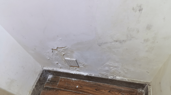 地下室内电器或其他用电设备受潮结露极易发生短路,很危险.3.