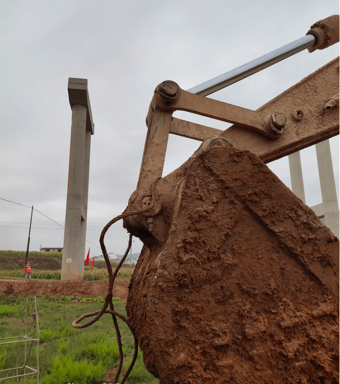 用挖掘机吊装你是这样干的不