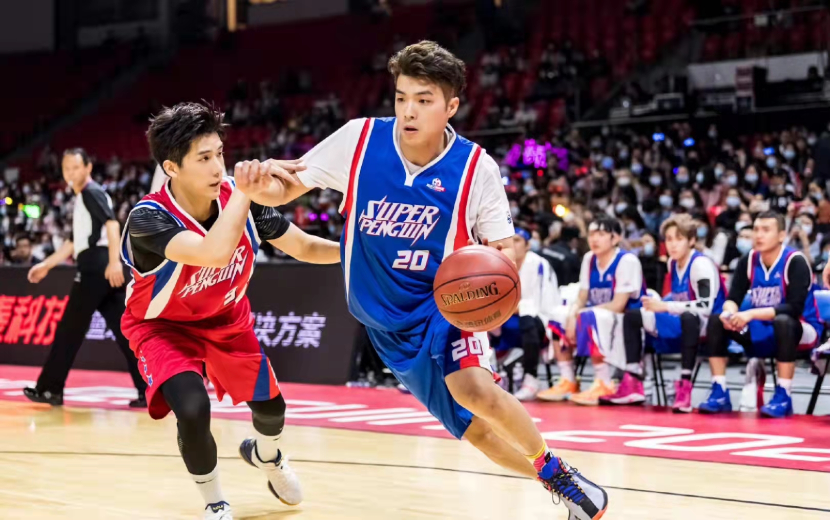 路人王青岛站冠军,还和好友王贺组建山东第一支街球厂牌山东teamwork