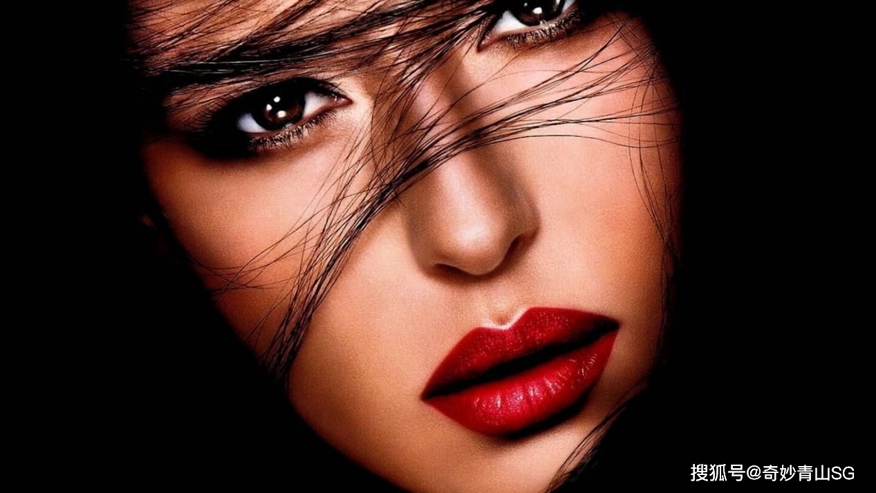 莫妮卡贝鲁奇西西里的美丽传说就算过了50岁依然优雅美艳