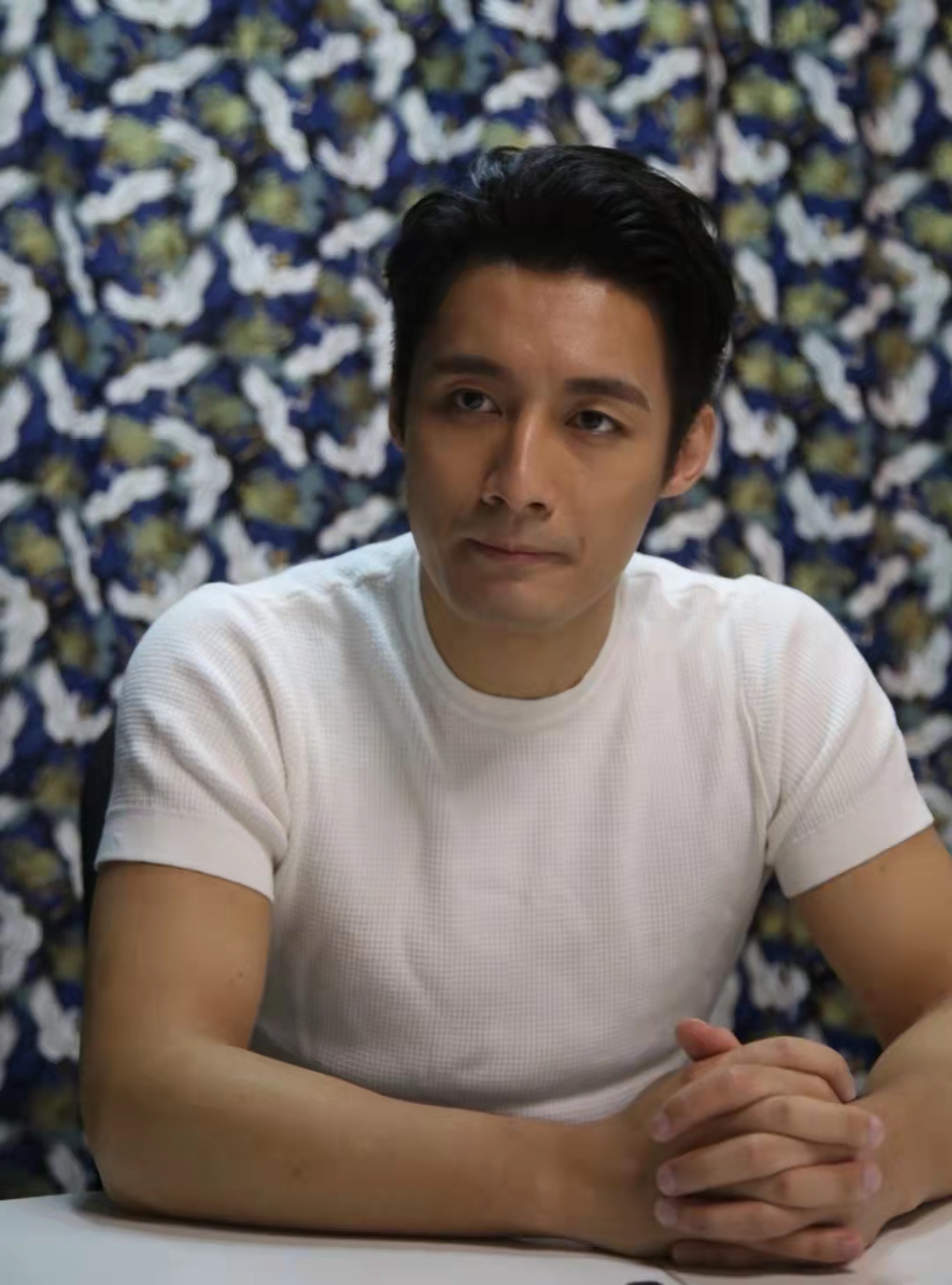 tvb上位小生自认未玩够,曾扬言身边有不同国籍伴侣_翟威廉_麦贝夷