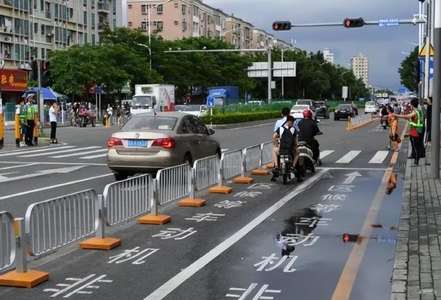 導致電動車也只能被迫走機動車道,而電動車走機動車道就有必要按照