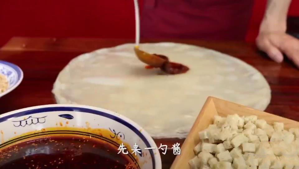 濮阳名吃裹凉皮做法,学会它,5元一个,一天卖100个!_关火_辣酱_芝麻酱