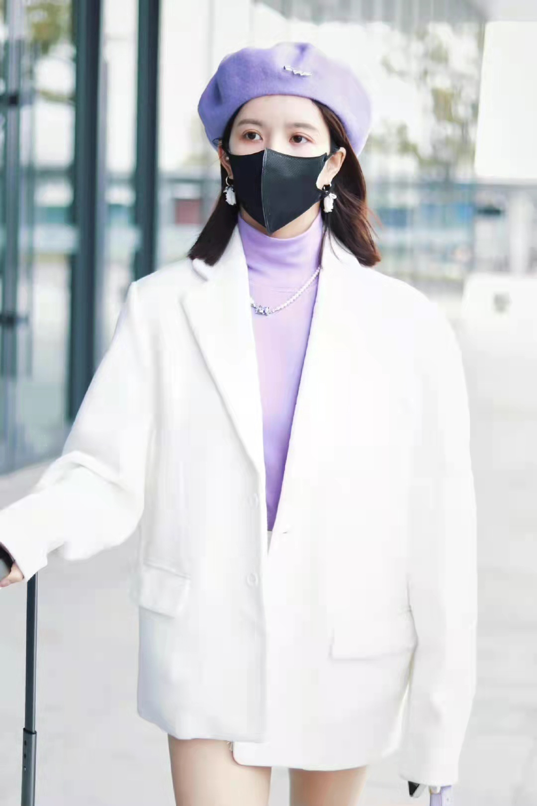 原创刘些宁春装穿白色廓形西服搭配中筒白靴青春时尚照着穿太美了