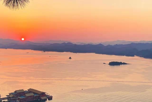 如果喜欢三次日落美景，请一定要来浙江千岛湖！