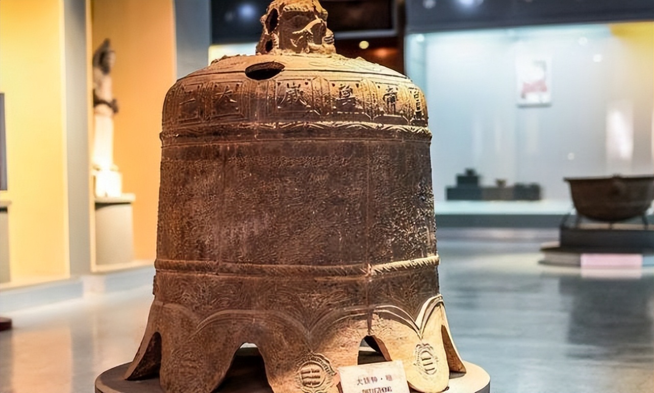 澄城县有一个金代大铁钟,它因为外面雕刻的文字,成为了一件国宝_文物