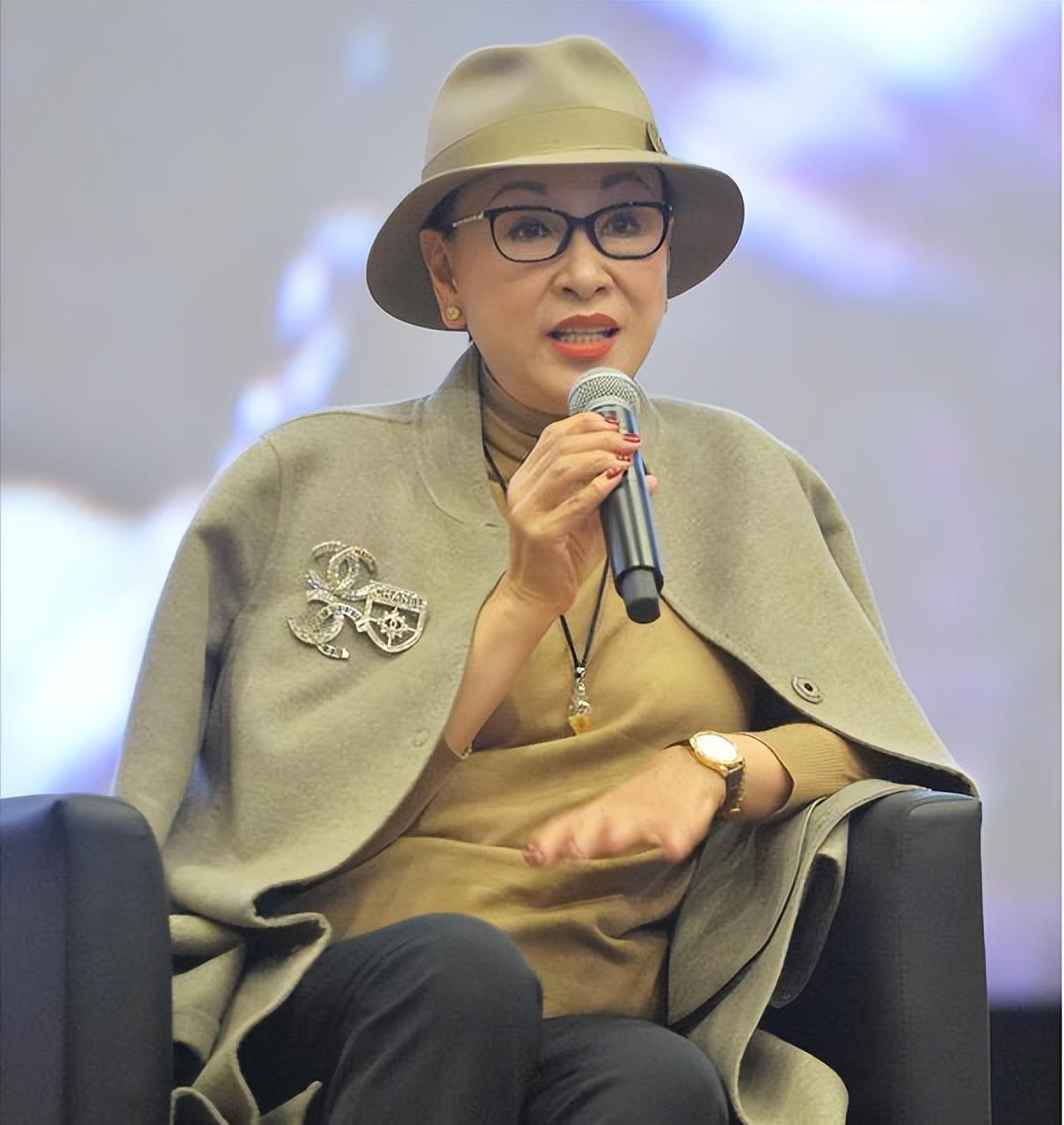 原创替夫还债嫁债主老公去世后继承百亿汤臣一品徐枫比你想得更狠