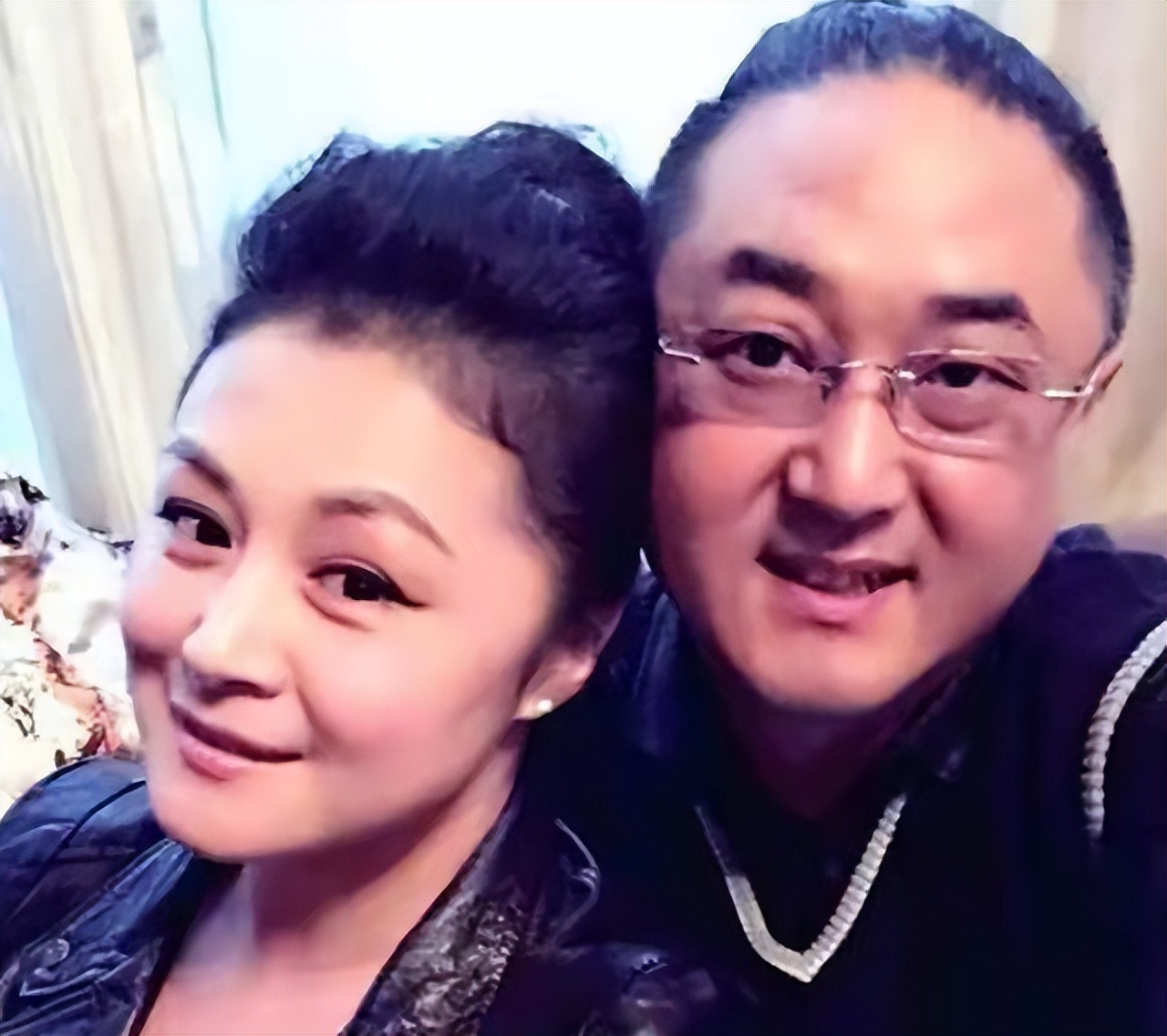 成龙悼念王羽张学松悼念妻子于月仙王为念晒视频悼念母亲