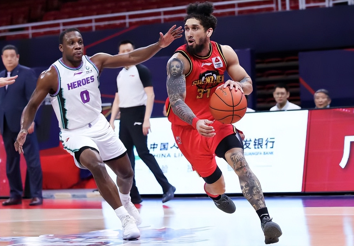 深圳队头号功臣浮出水面,山东外援被完爆_布克_比赛_上海