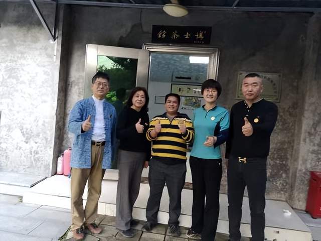 b体育博士茶馆创始人纪元控股幕僚长张铭博士带领合伙人讨论商业模式(图1)