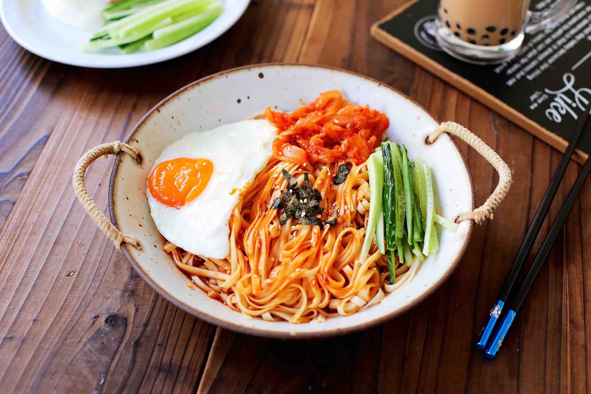 吃剩的蔬菜不要扔,来份快手韩式拌面,家人吃了连连称赞_食材_大蒜