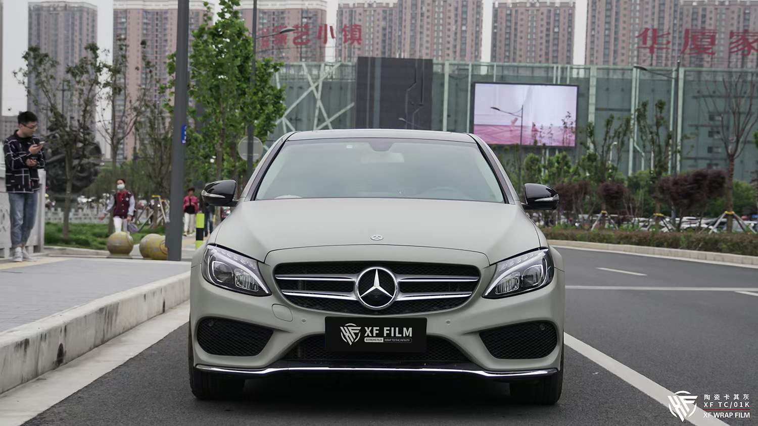 质感细腻低调耐看奔驰陶瓷卡其灰改色膜熊范范