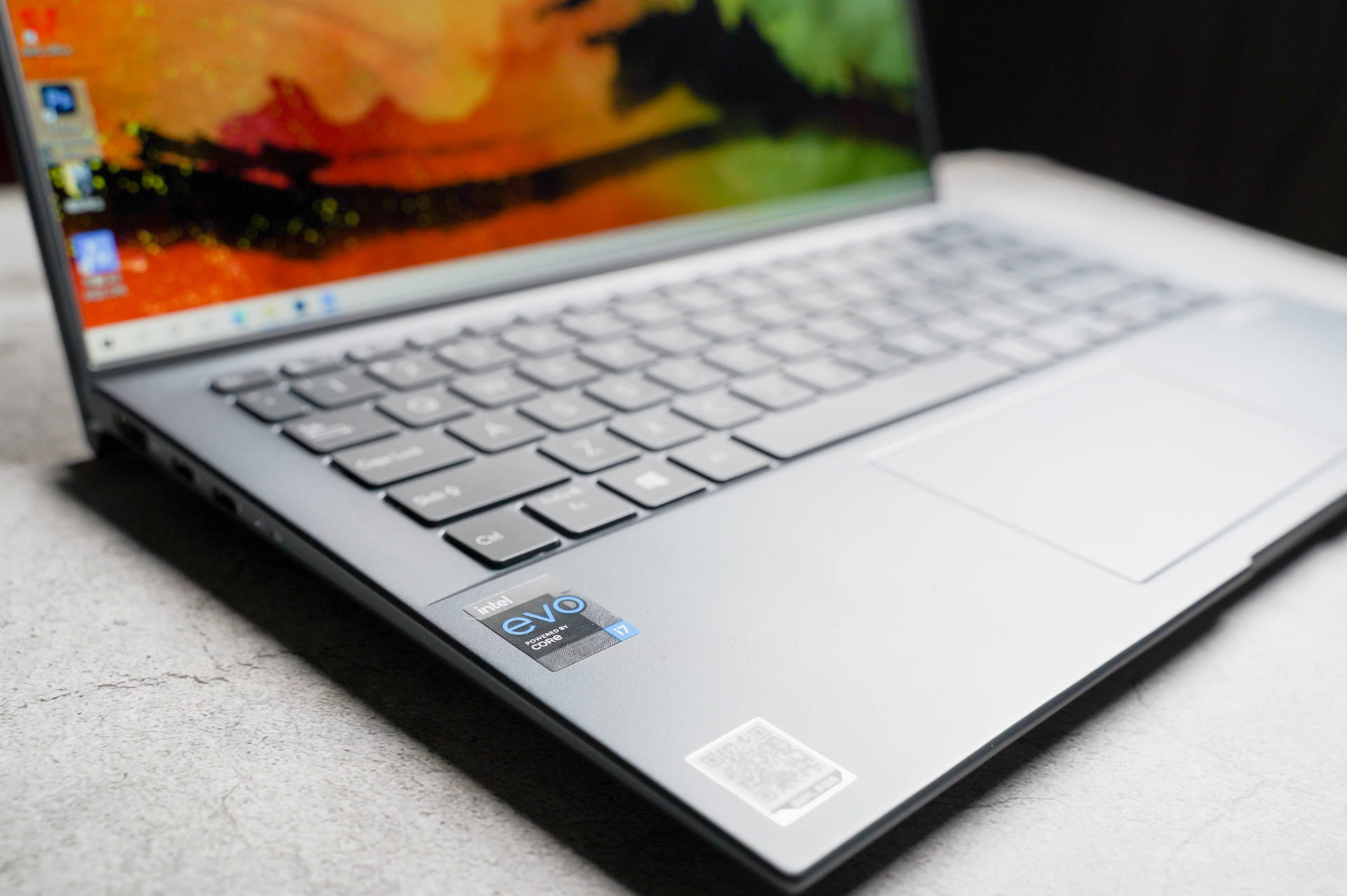 四两拨千斤华硕灵耀x凌锋一台只有950克的实力轻薄本