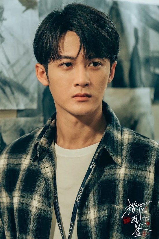 拜托男明星都照着檀健次的标准卷起来吧