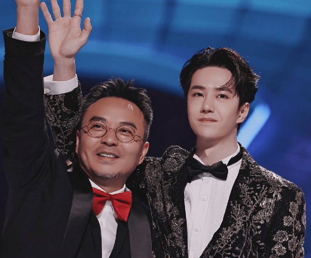 重情重义不惧土坑酸菜事件牵连影响王一博连续7年给汪涵庆生