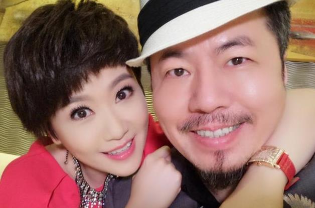 音乐人黄国伦与同为艺人的妻子寇乃馨,入行已经很多年了,这些年他们将