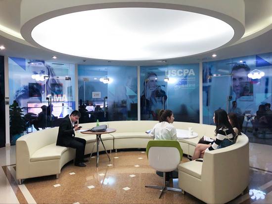 七月按理来说是提高的阶段,但要从基础开始复习也不是不行.