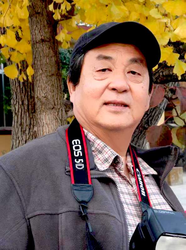 画家李松茂以绘画歌颂抗疫一线的英雄们