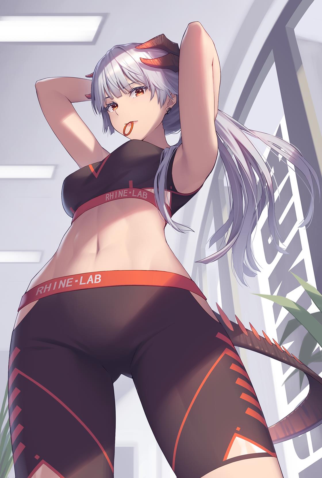 原创咬皮筋扎头发的动漫女孩图片大全