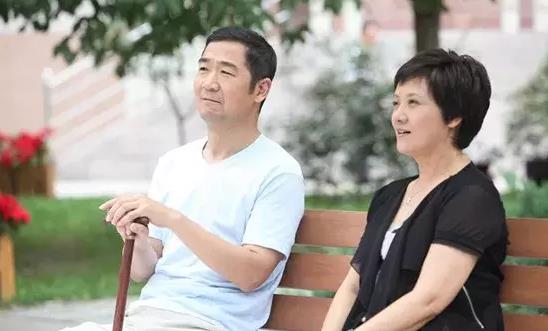 63岁邓婕前夫,离婚36年身家上亿,再谈邓婕直言:她自作自受_婚姻