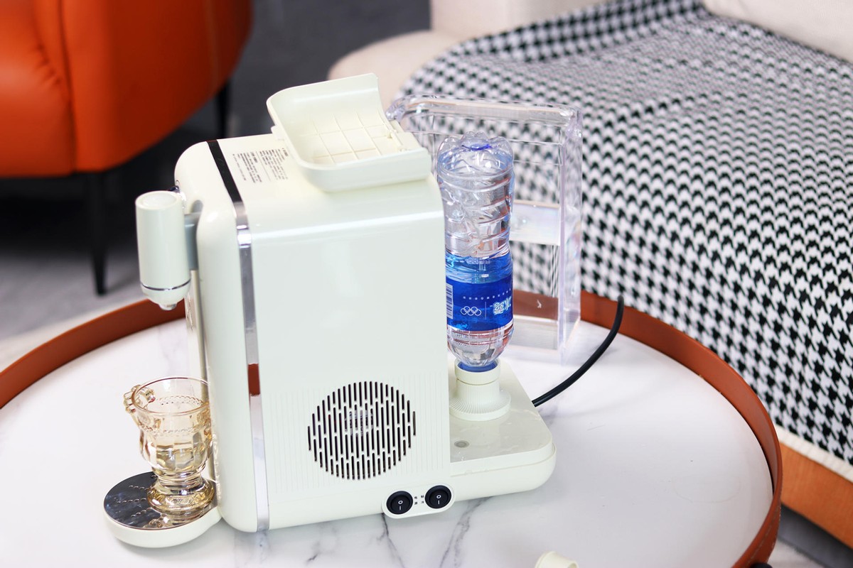 夏日炎炎可以快速出冰水的饮水机复古造型好看且强大