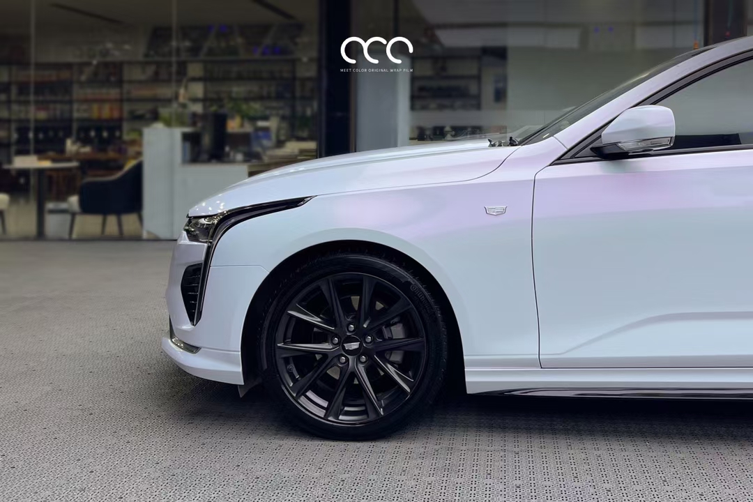 少女心爆棚凯迪拉克ct4漫彩钻石白变粉改色膜