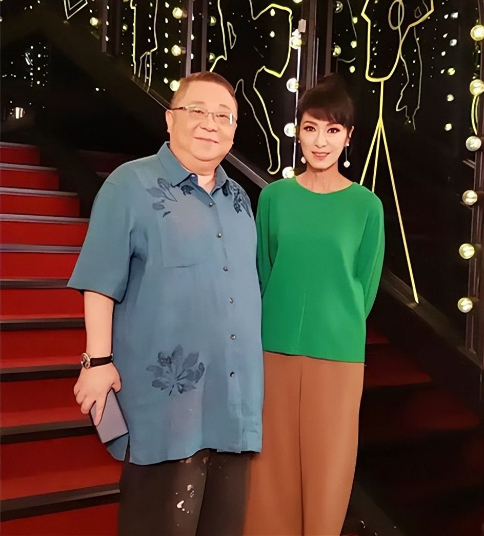 原创
“港风美人”米雪太会穿,和张学友同框似少女,因黄蓉一炮而红