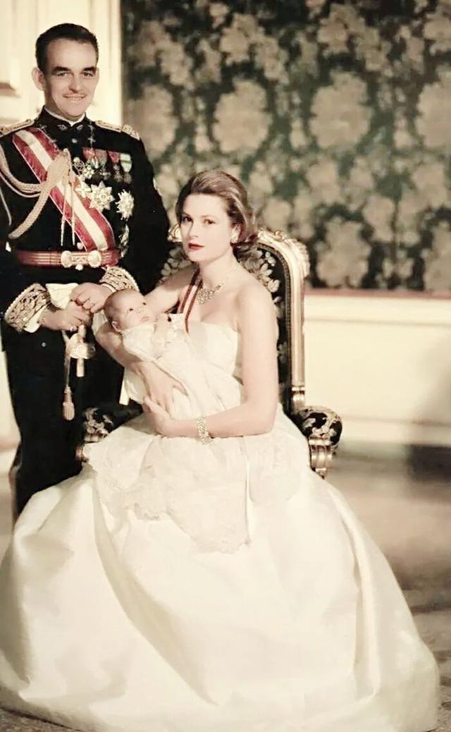 原创格蕾丝凯利是传奇影后与著名王妃童话般的人生背面太现实