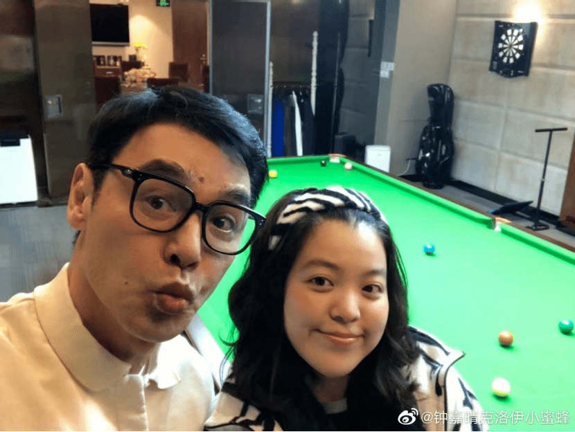 钟镇涛的基因,名媛前妻生的儿女颜值一般,现任生出小美人_章小蕙_钟嘉