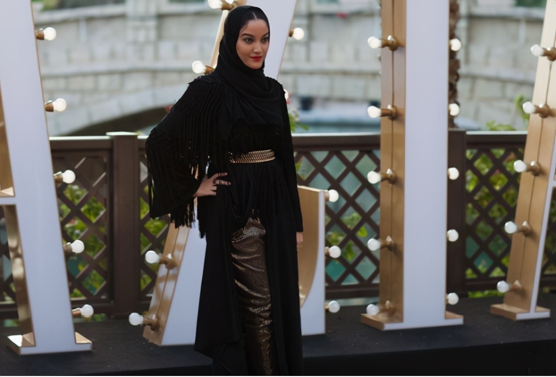 迪拜女性常年素衣裹身,女性奢侈店却遍地开,网友称:买来看看?