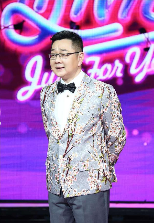 原创47岁张绍刚近照妻子背景很强大儿子长得像父亲