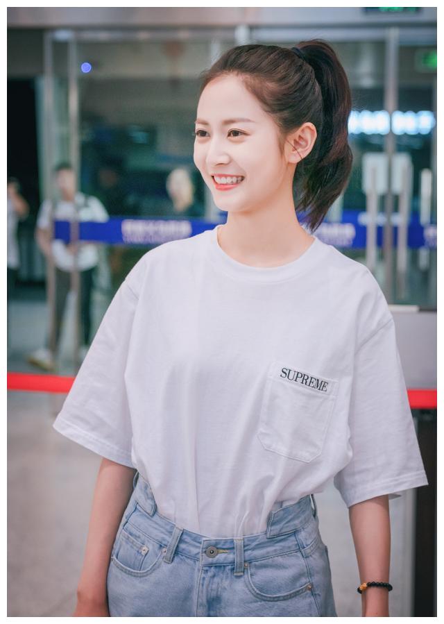 原创被陈钰琪惊艳了白t搭配牛仔短裤简简单单却气质出众