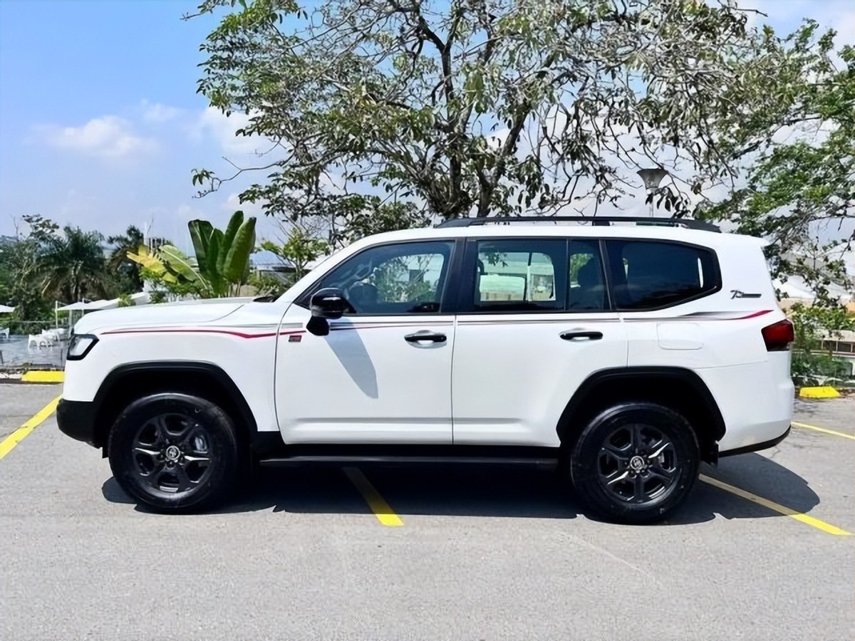 实拍全新丰田兰德酷路泽grsport海外售价真是太香了