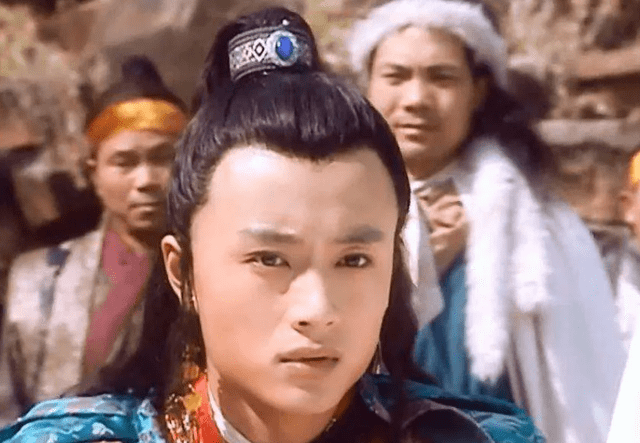 21年前凭《侠客行》走红,如今出演《特战荣耀》,气质判若两人_吴健