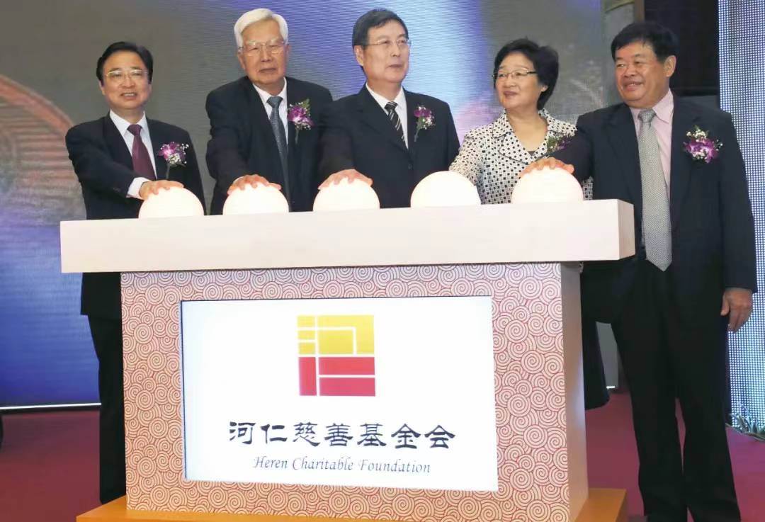 千年老二终于翻身信义玻璃营收力压福耀曹德旺输了