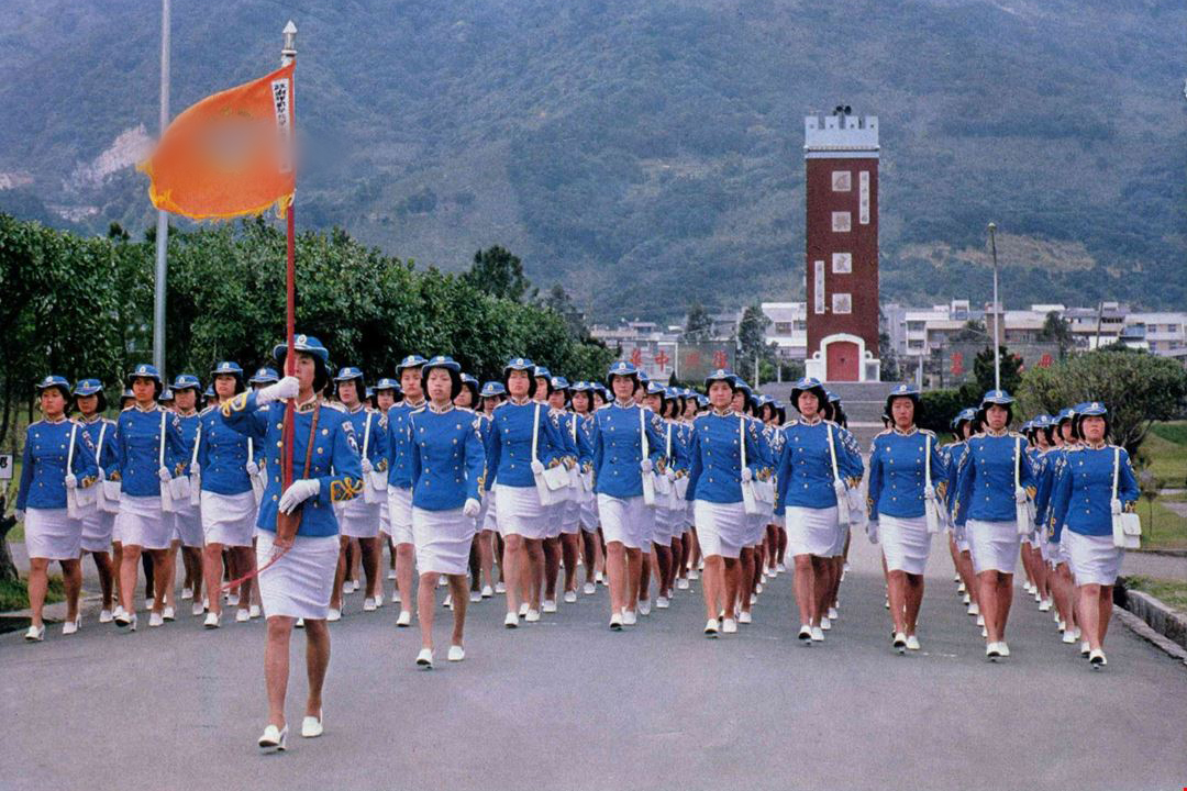 台湾女兵奶声奶气