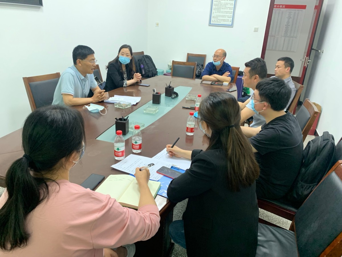 街道,管控点开展心理健康服务犍为县委书记谭春秋(右一)看望心理援助