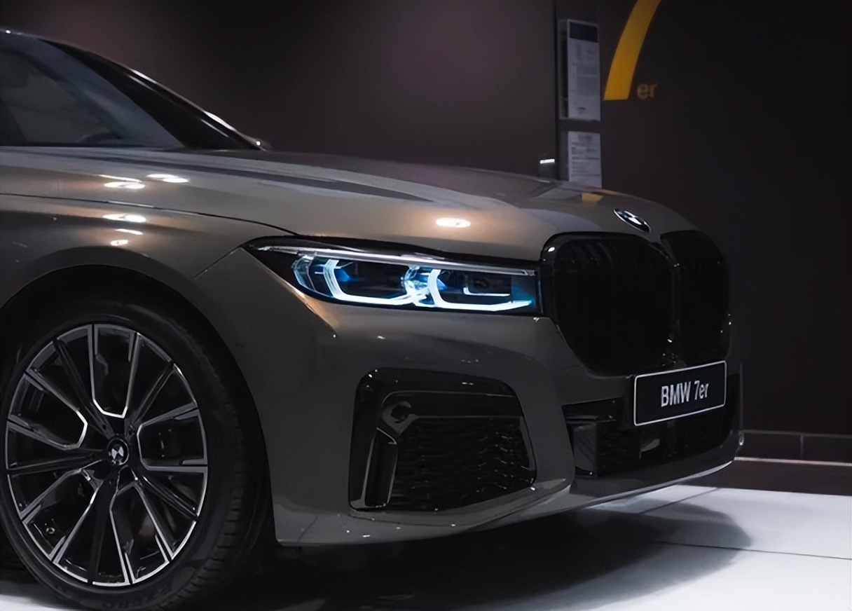 宝马745e科技感强烈最大程度做到了绿色环保