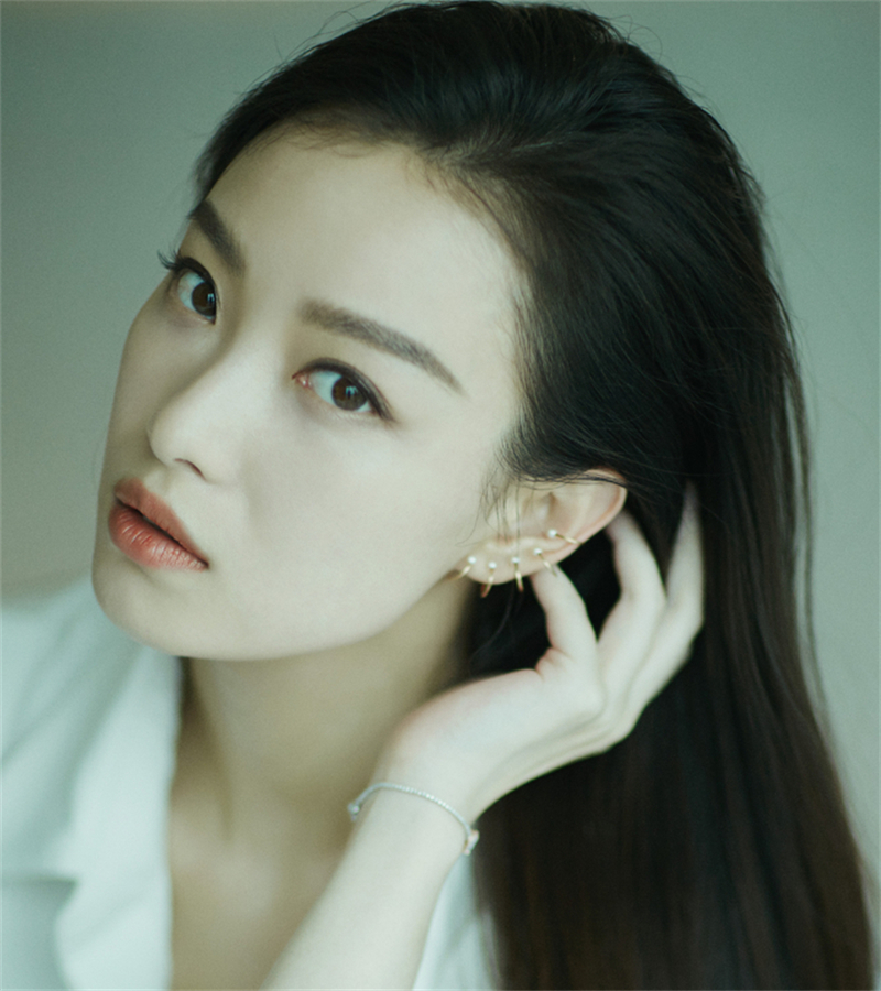 三十多岁的倪妮靠什么如此优雅知性又风韵满满