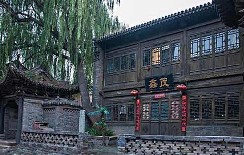 赵本山铜像残败不堪?景区多年无人问津,网友:人生常态_铁岭_雕塑_雕像