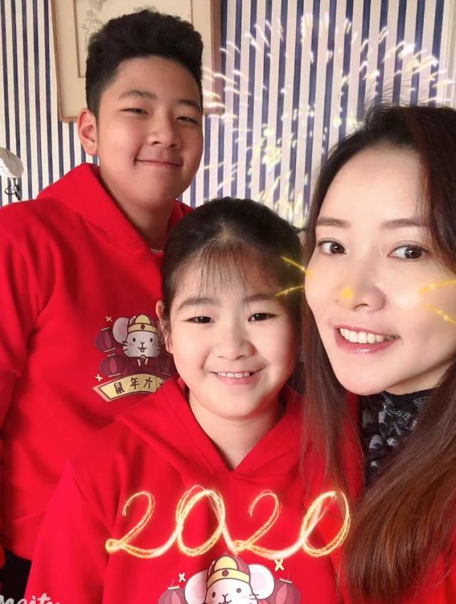 郭涛罕晒照秀幸福,小16岁妻子老得太明显,身材圆润显富态_李燃_老婆