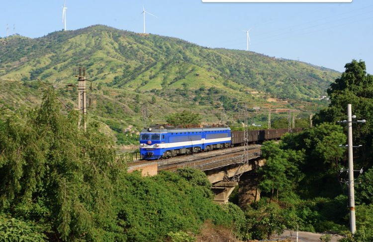 成昆铁路:是复杂山区建设铁路的高标准,也是世界筑路史上的奇迹_方案