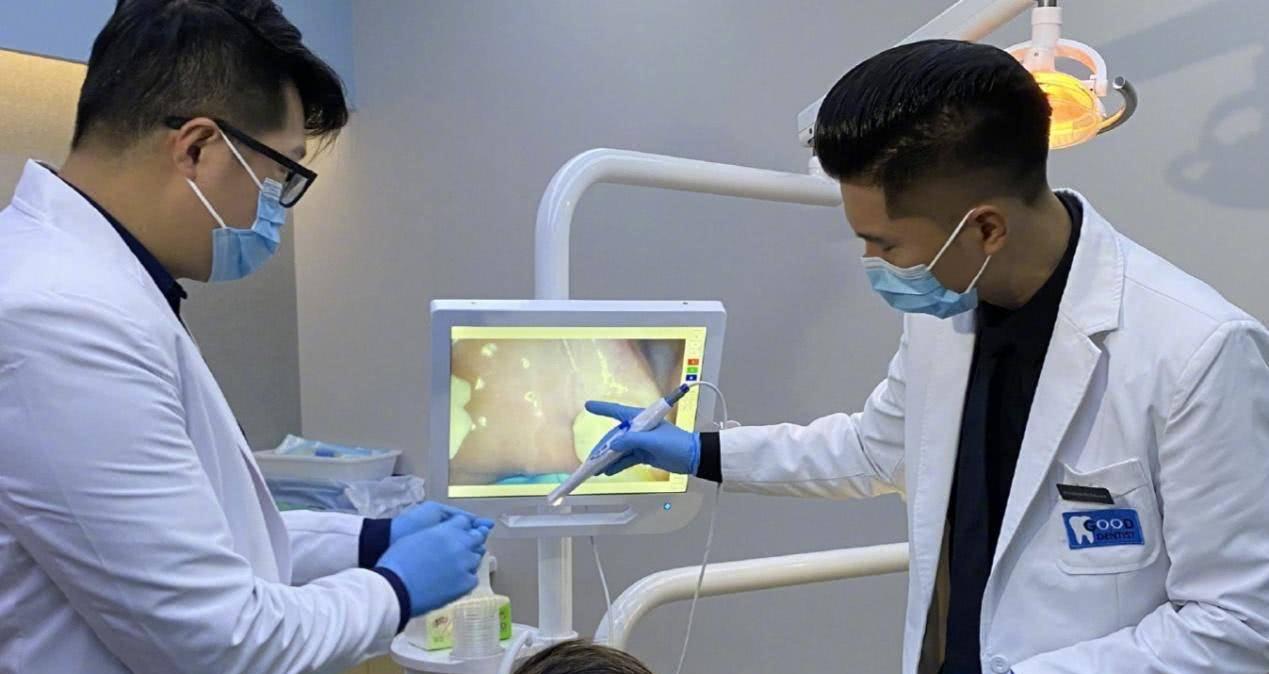 原创他曾是可米小子主唱20岁时彩排摔成重伤苦学医术成知名牙医