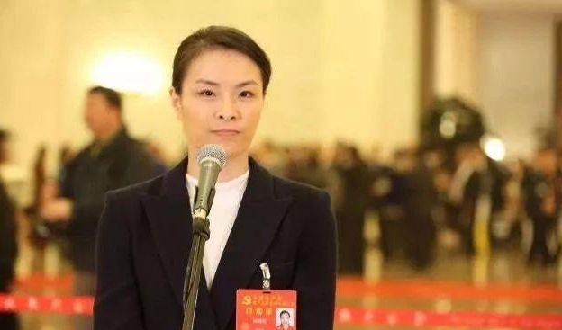 因身材太好被称赞,手握20枚金牌却不嫁豪门,生活幸福身居高位_吴敏霞