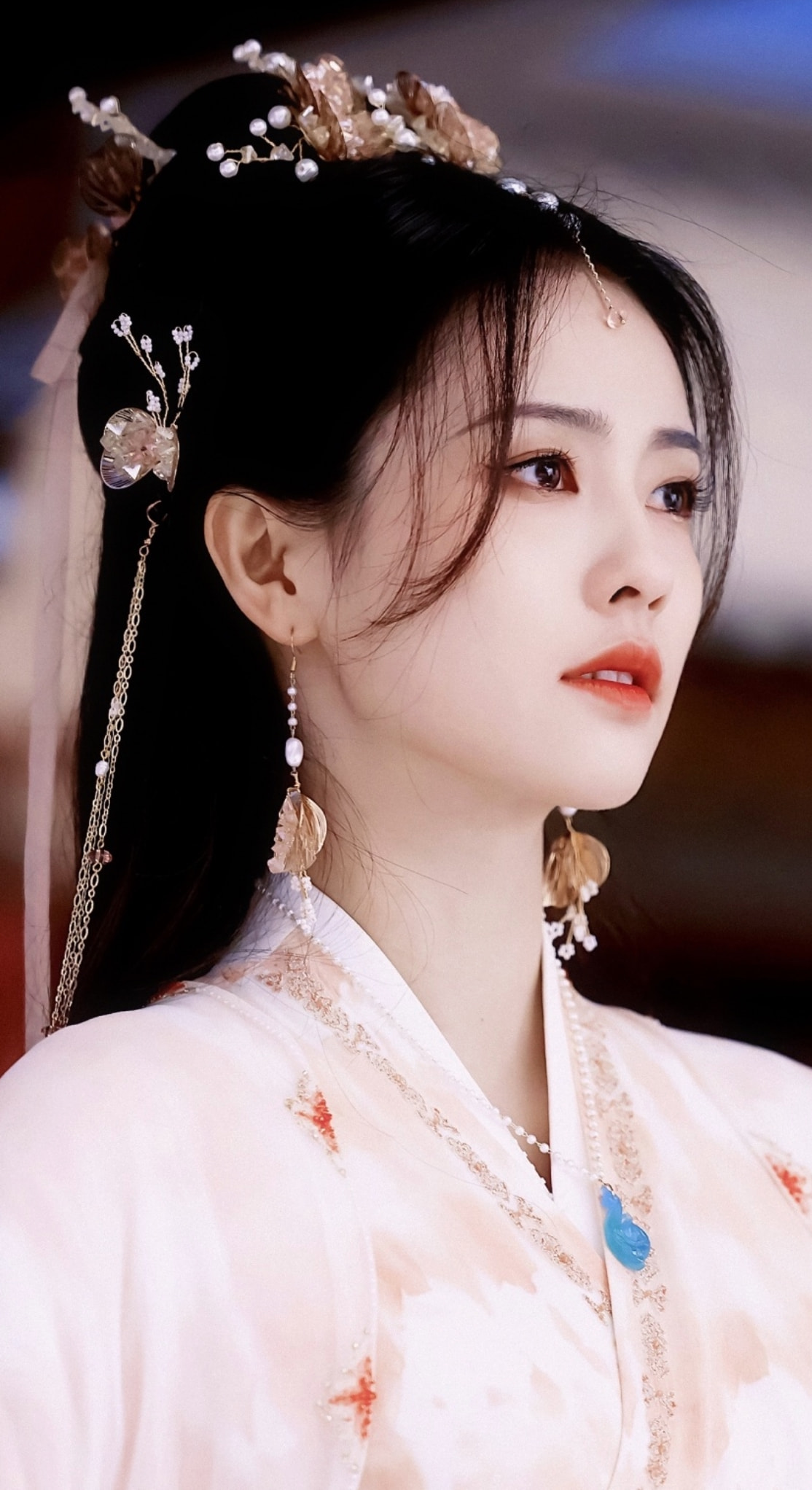 奔跑吧开录白鹿路透抢眼红衣红耳环绝了