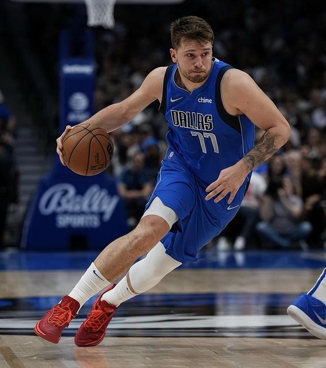 原创东契奇接受伤势检查左脚穿上了保护靴首轮对阵爵士出战成疑