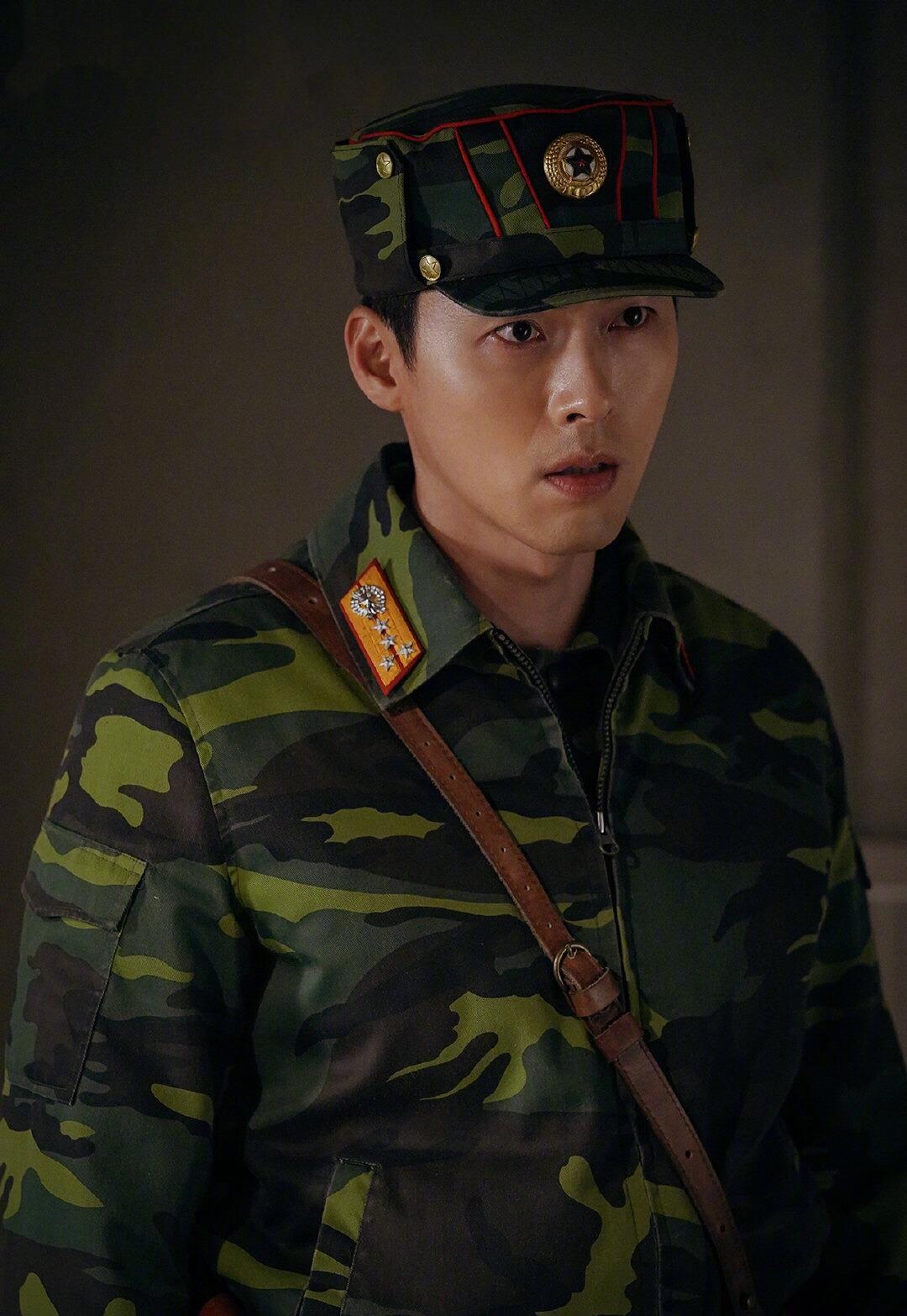 原创37岁玄彬新剧造型曝光军装的他简直是行走中的荷尔蒙
